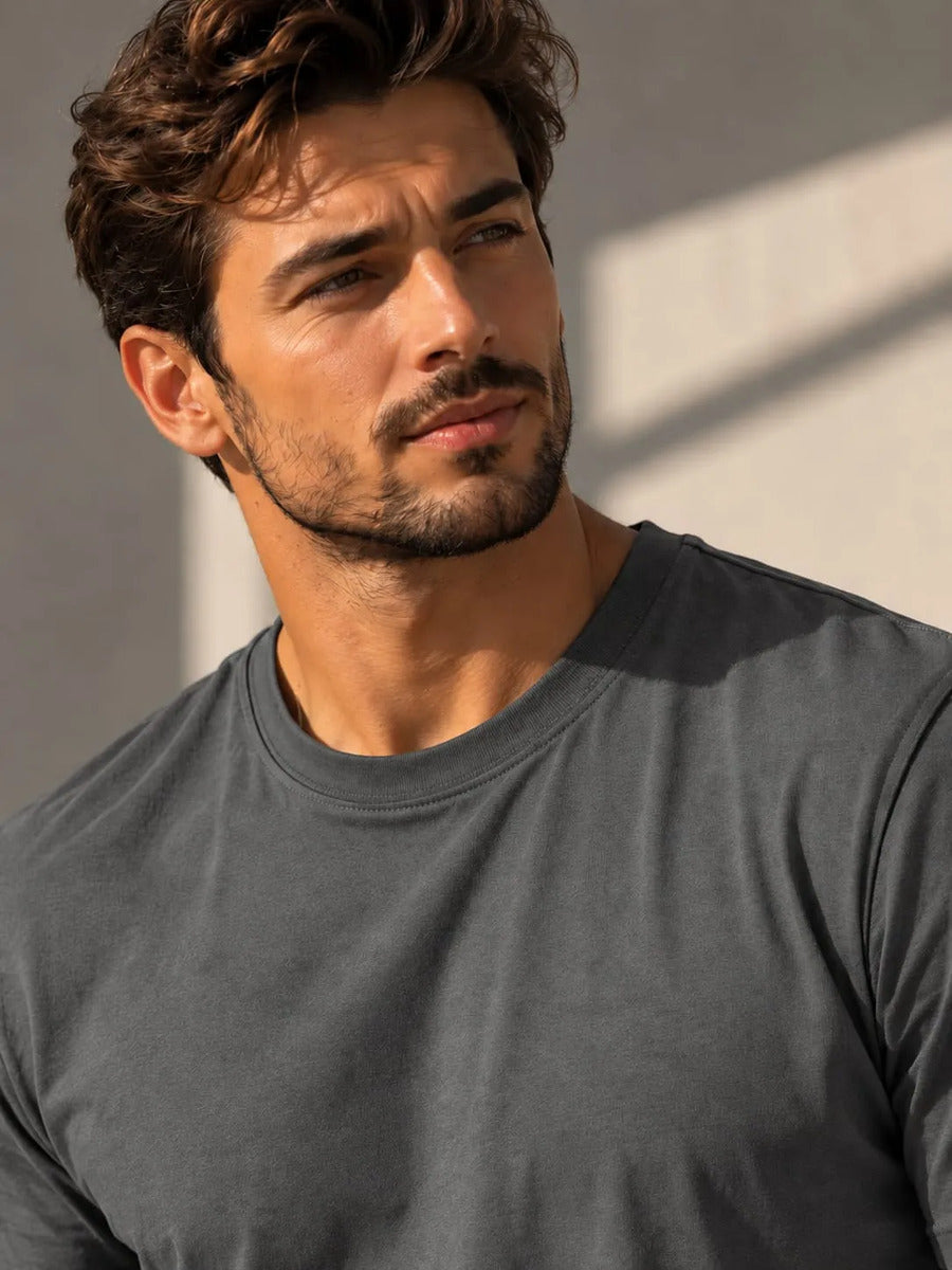 Gris oscuro